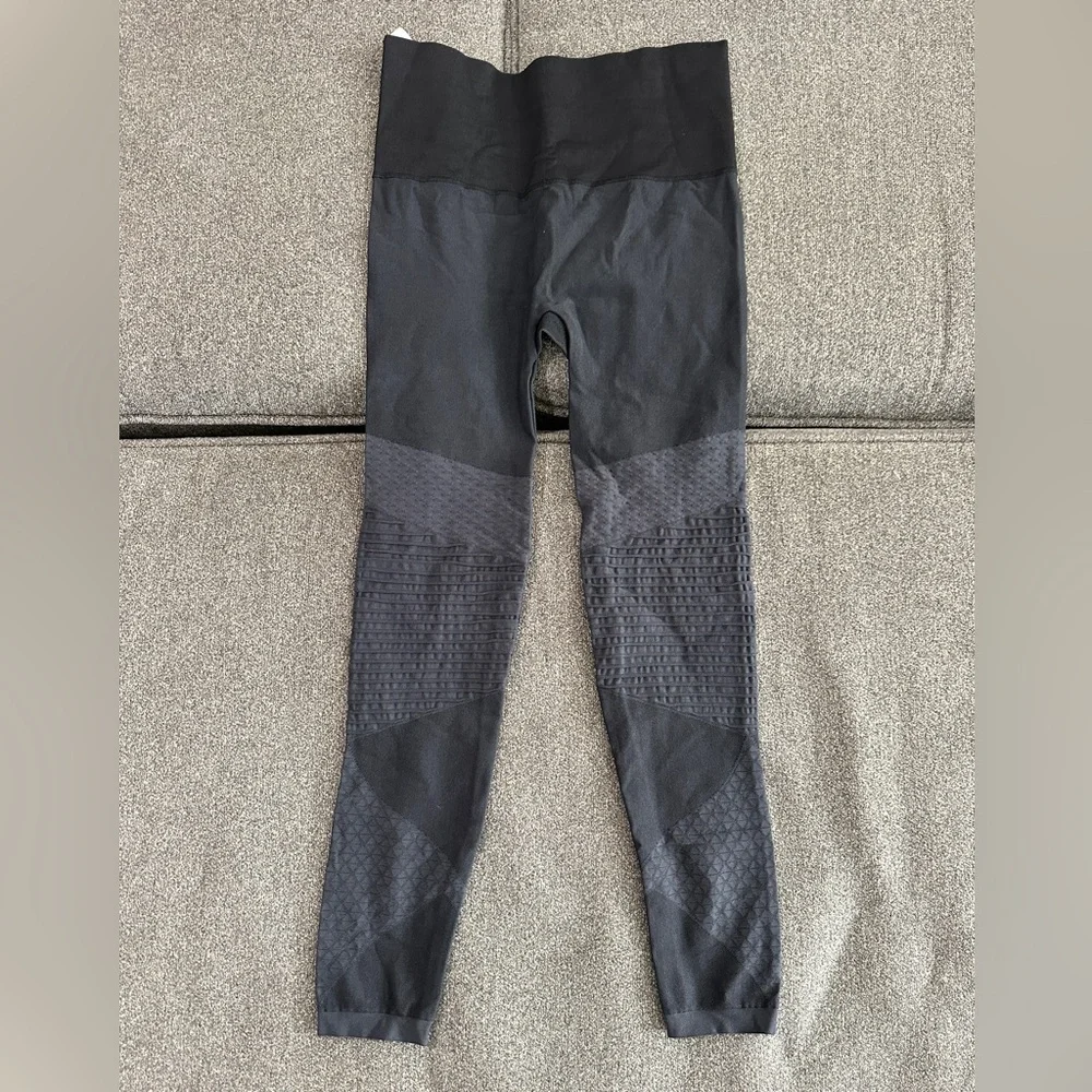 SPANX Leggings Size Large Great condition - Picture 2 of 4